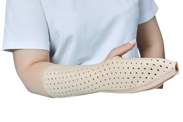 2 Ортез на лучезапястный сустав удлиненный с отверстием для большого пальца ORDEKT (2)